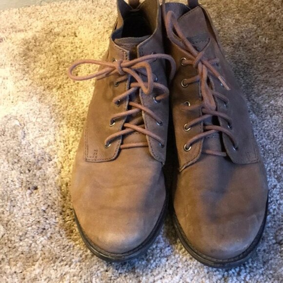 Soft brown leather Sam Edelman booties. - Picture 2 of 3